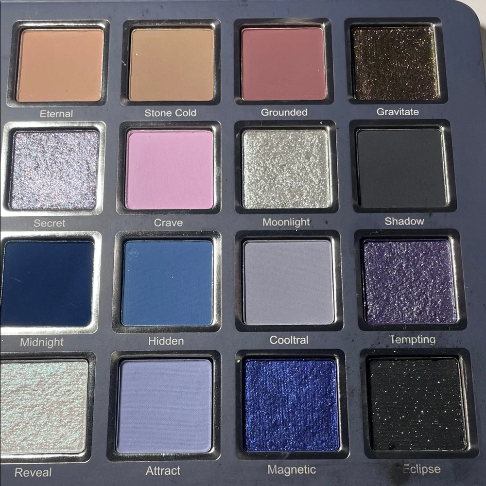 Cosmic brushes cooltrals eyeshadow palette - Picture 3 of 8